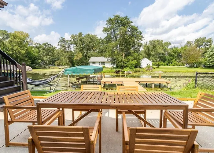 Entire On The Water, 2 Kayaks, Game Room, Firepit, Bbq Grill, Netflix Wifi McHenry