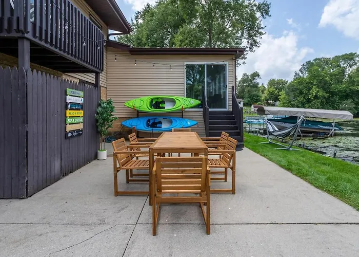 Entire On The Water, 2 Kayaks, Game Room, Firepit, Bbq Grill, Netflix Wifi